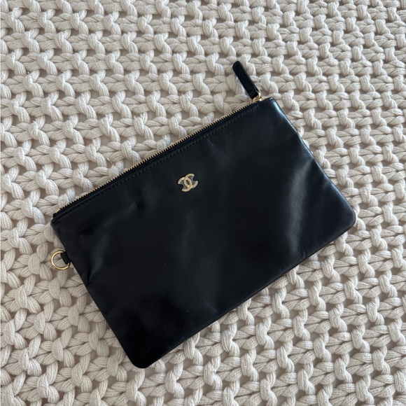 Chanel Black Leather Pouch Shiny Calfskin Chanel 22 Removable Pouch Black - Picture 1 of 5